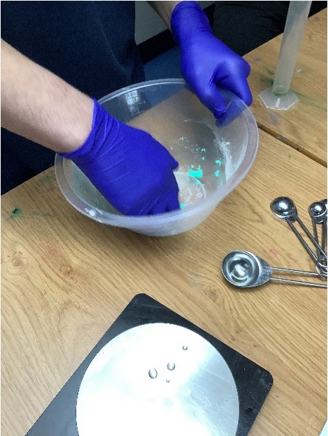 pupils mixing their bath bomb ingredients